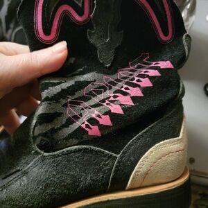 Ariat Women's Black and Pink Cowboy Boots Sz 6